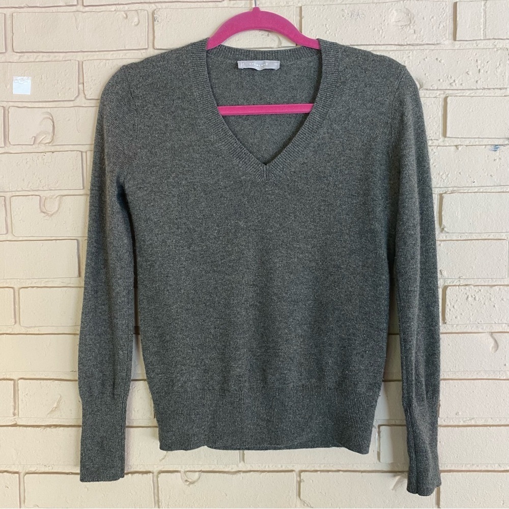 Everlane Old Money V-Neck Sweater 100% Cashmere Minimalist Green Quiet Luxury XS